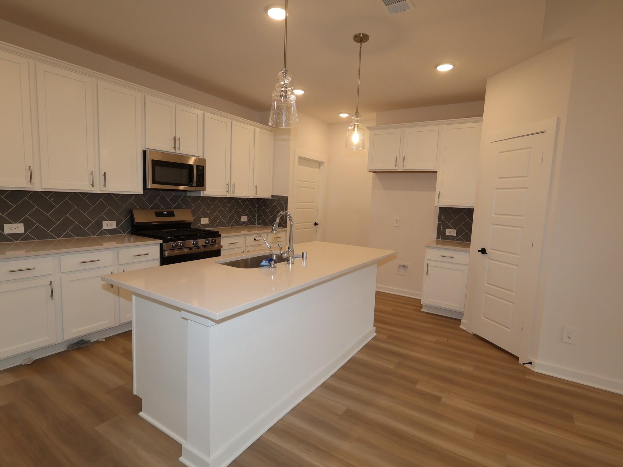 755 Hackberry Branch Ct, Magnolia, TX 77354 photo