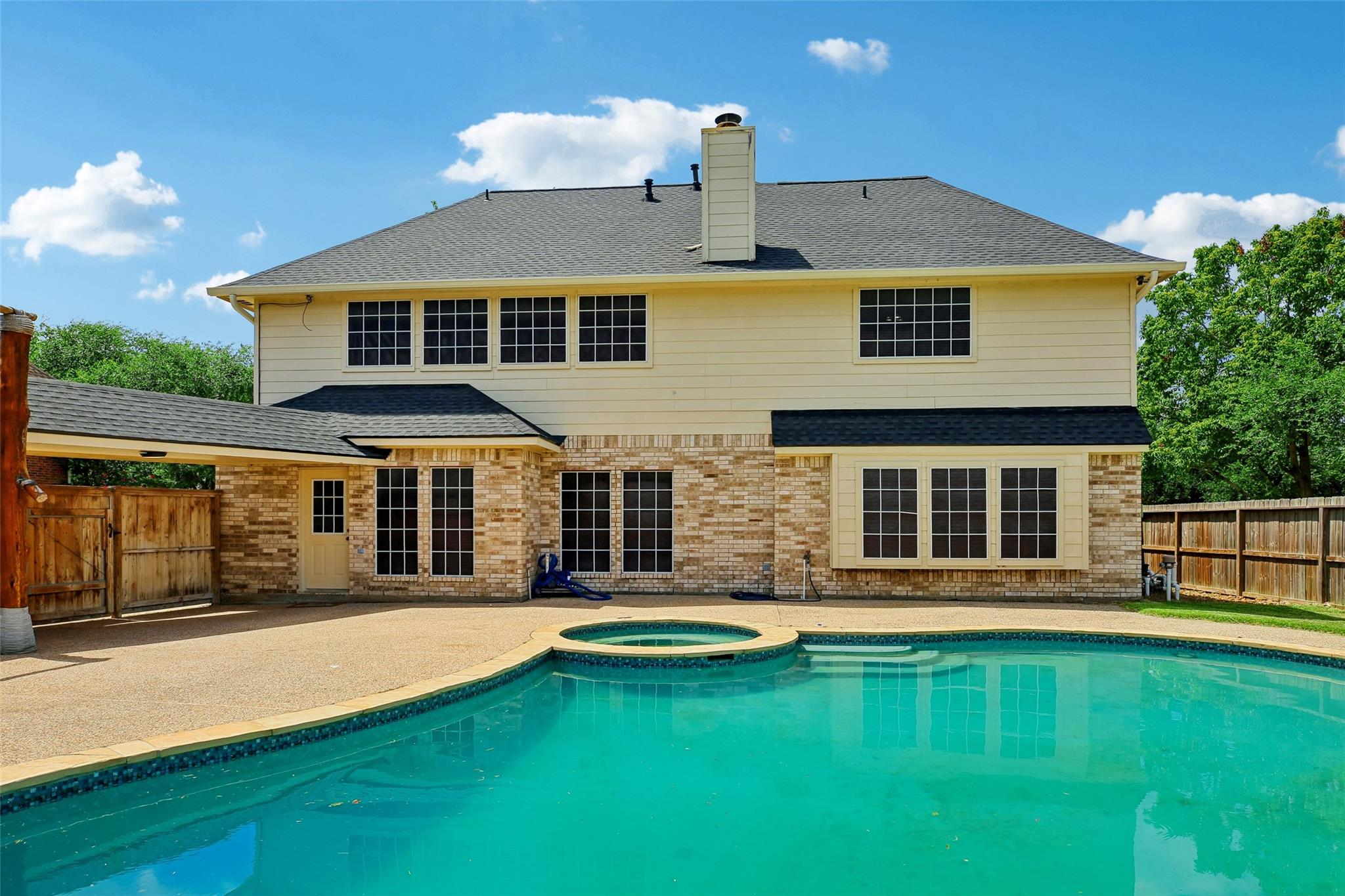 1207 Peregrine Dr, Friendswood, TX 77546