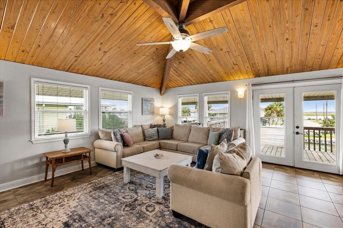 3719 Brewster Ky, Galveston, TX 77554 photo