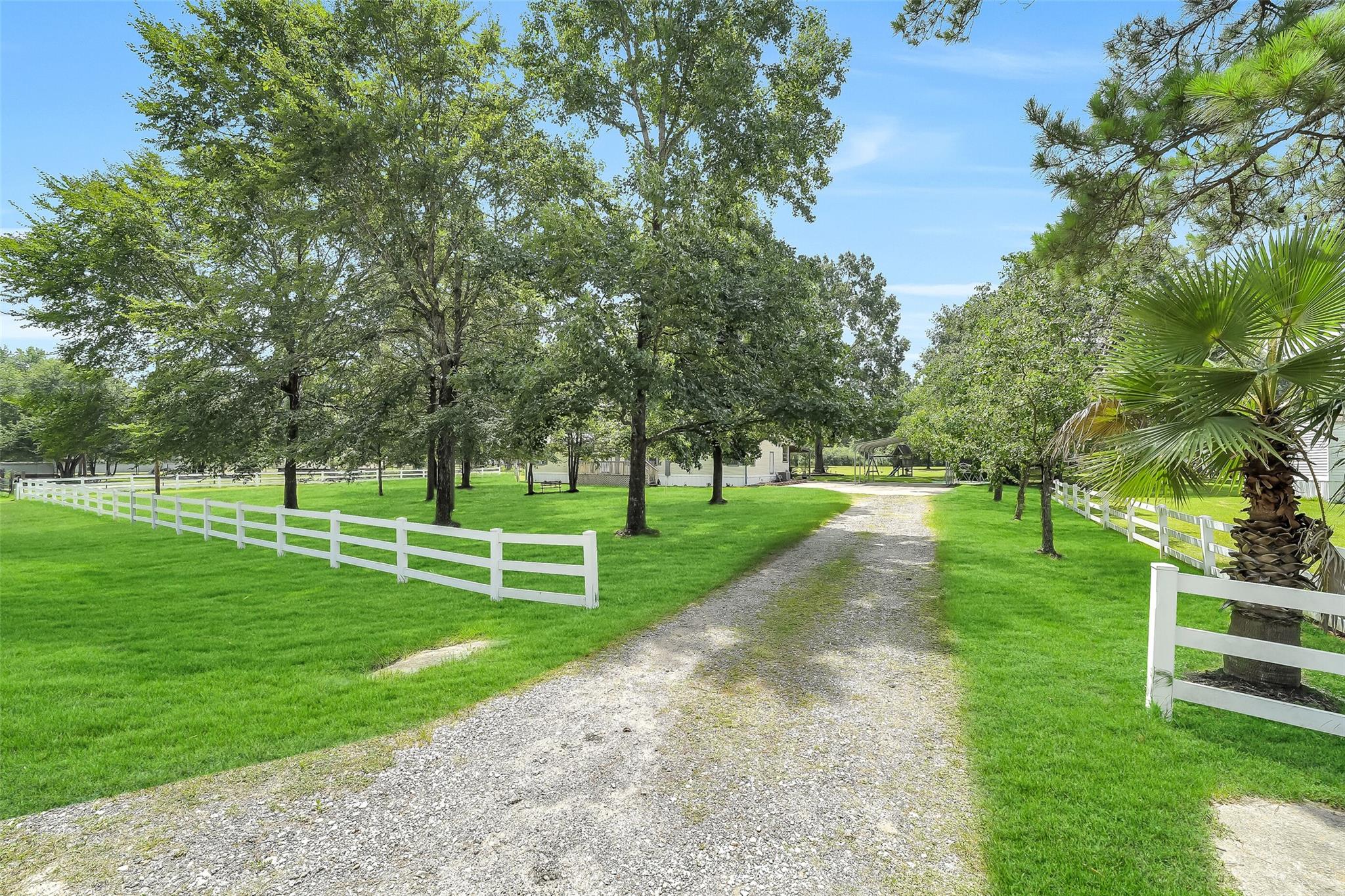 8426 Hoda Dr, Conroe, TX 77303