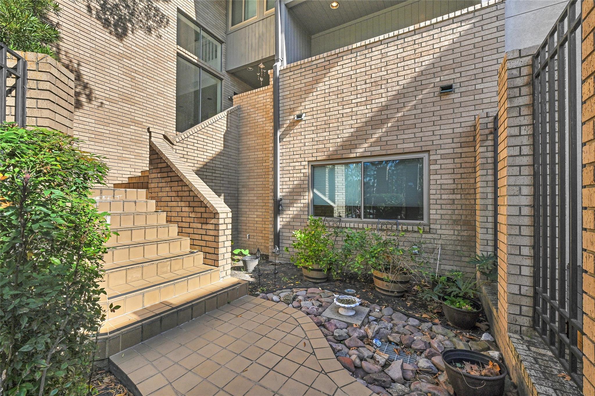 43 Legend Ln, Houston, TX 77024 photo