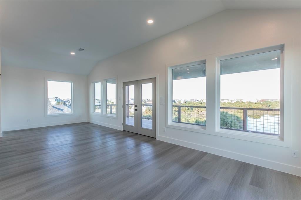 13030 John Reynolds, Galveston, TX 77554 photo