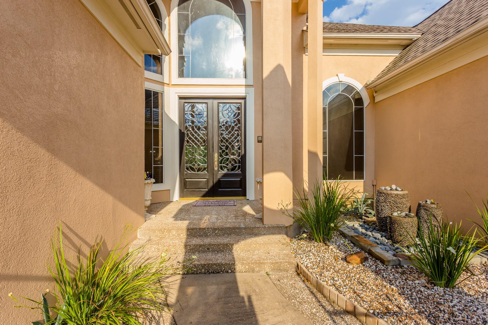 14 Lake Mist Ct, Sugar Land, TX 77479 photo