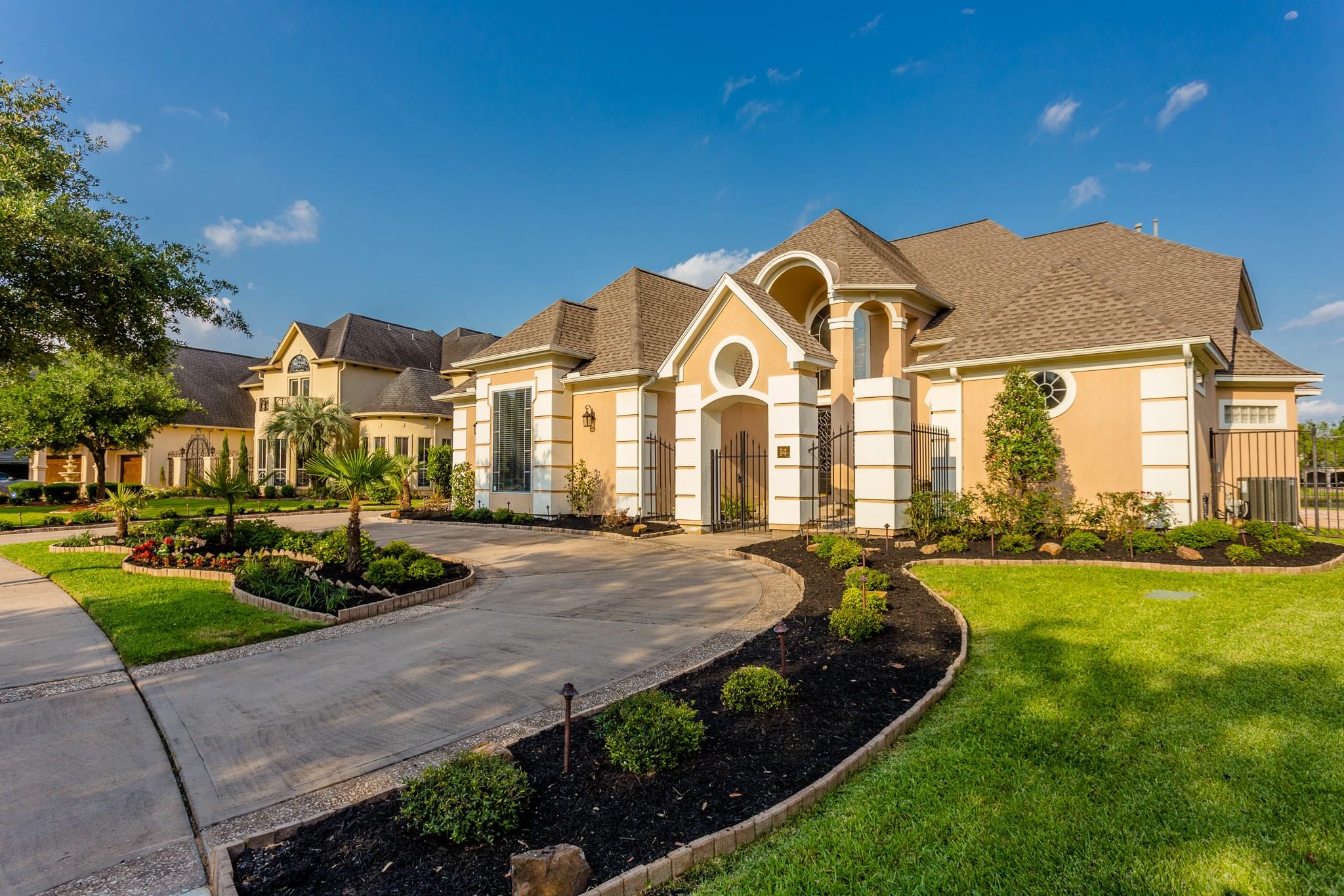 14 Lake Mist Ct, Sugar Land, TX 77479 photo