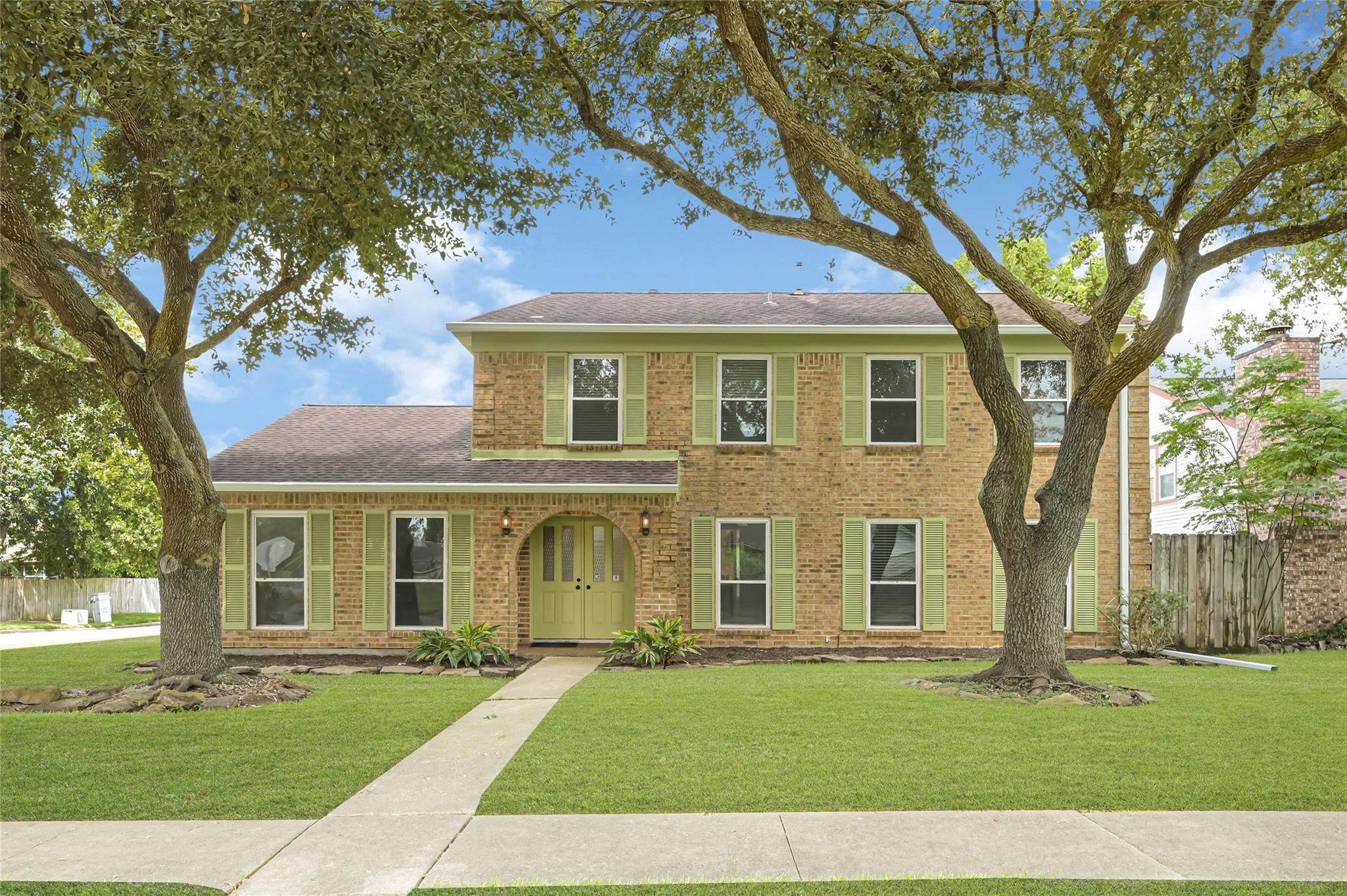 459 El Toro Ln, Houston, TX 77598