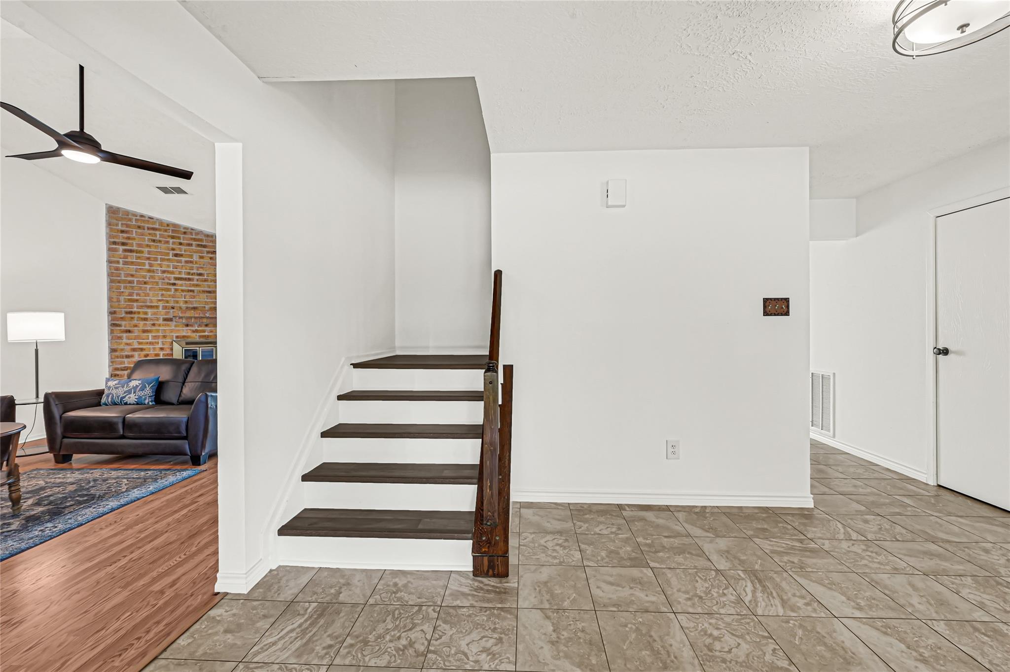 459 El Toro Ln, Houston, TX 77598 photo