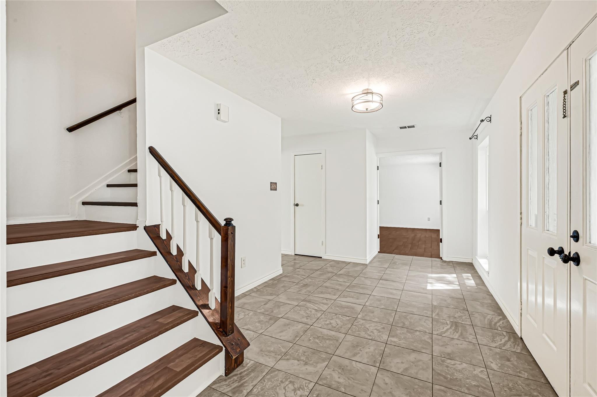 459 El Toro Ln, Houston, TX 77598 photo