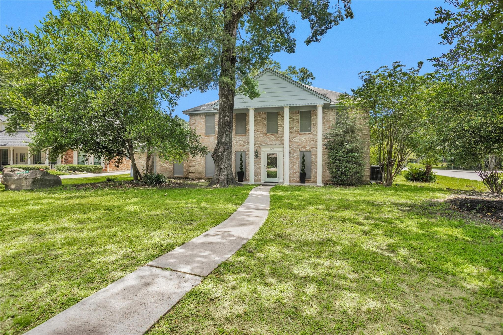 520 Beauregard Dr, Conroe, TX 77302