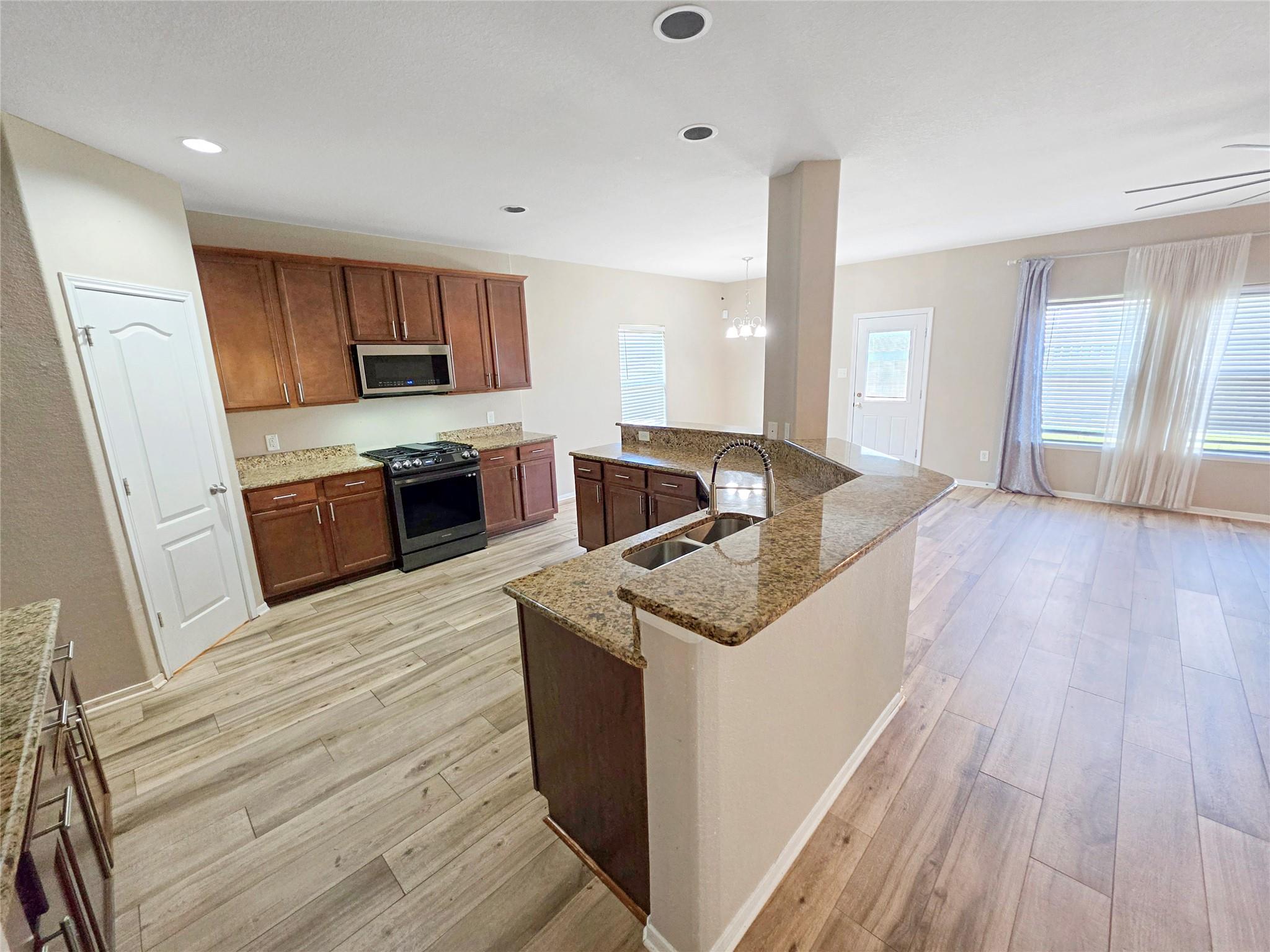 2835 Mustang Hill Ln, Katy, TX 77449 photo