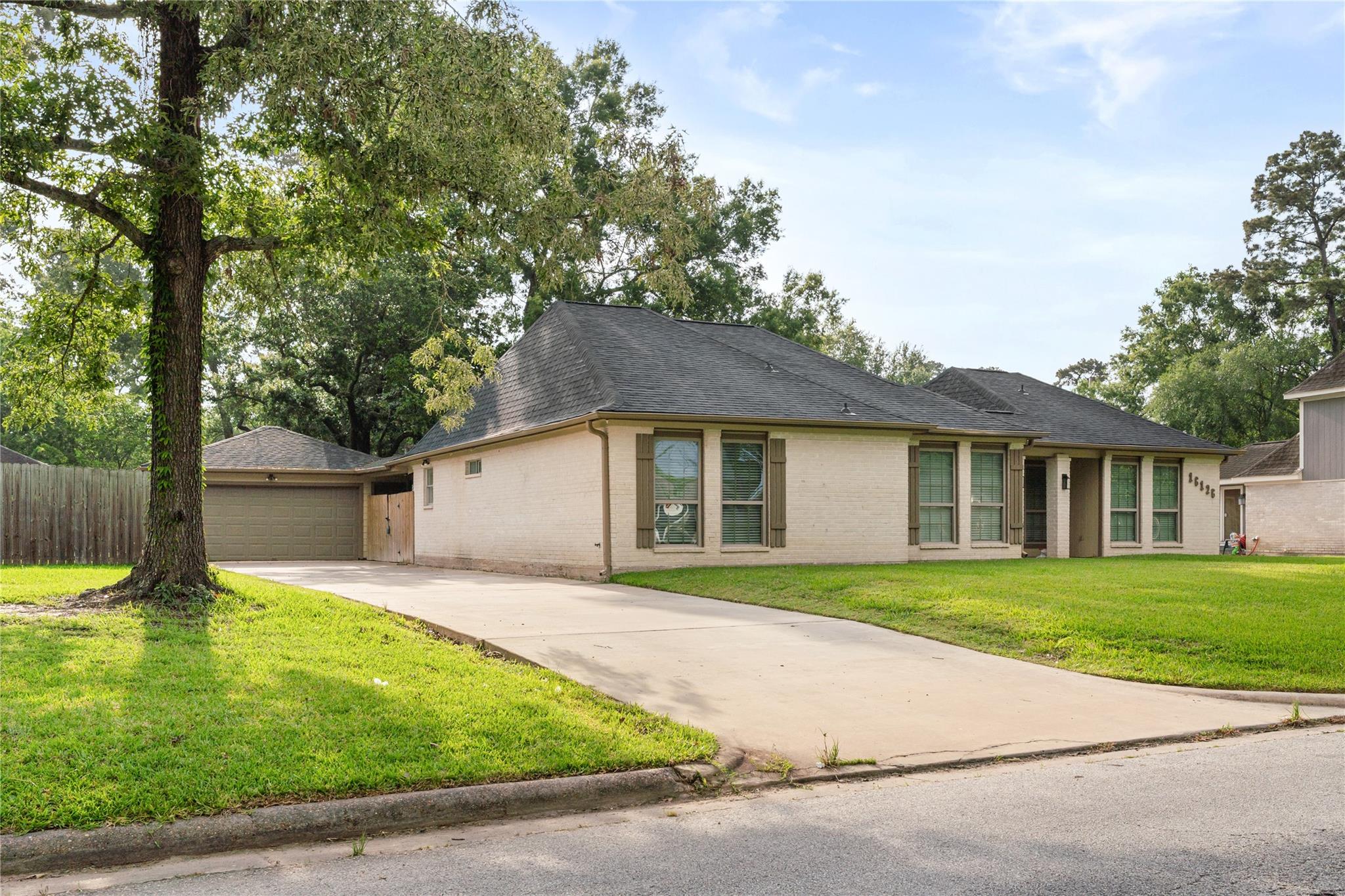 16126 Spinnaker Dr, Crosby, TX 77532 photo