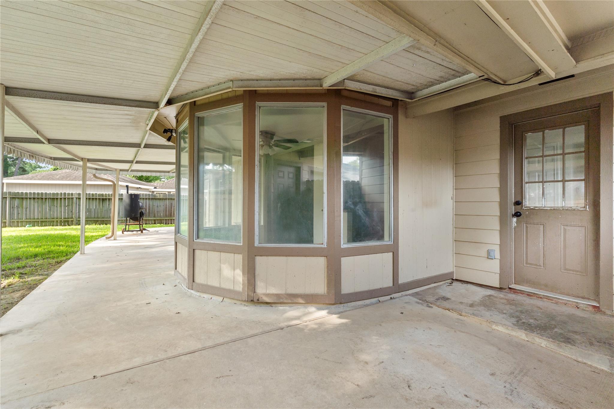 16126 Spinnaker Dr, Crosby, TX 77532 photo