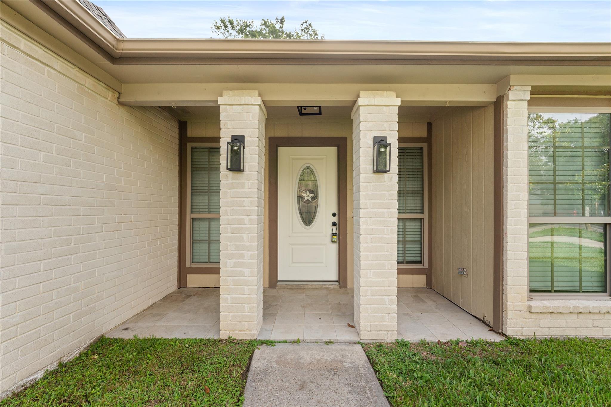 16126 Spinnaker Dr, Crosby, TX 77532 photo