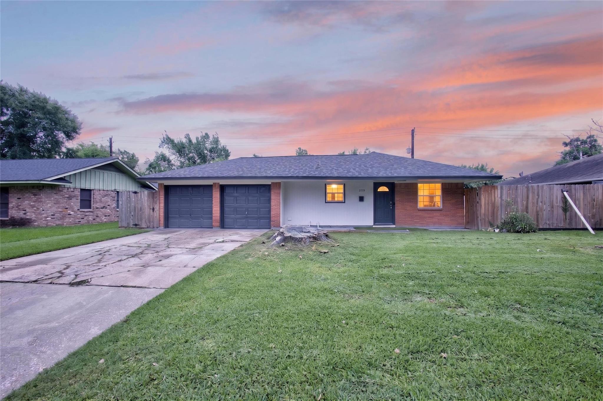 8733 Lugary Dr, Houston, TX 77074