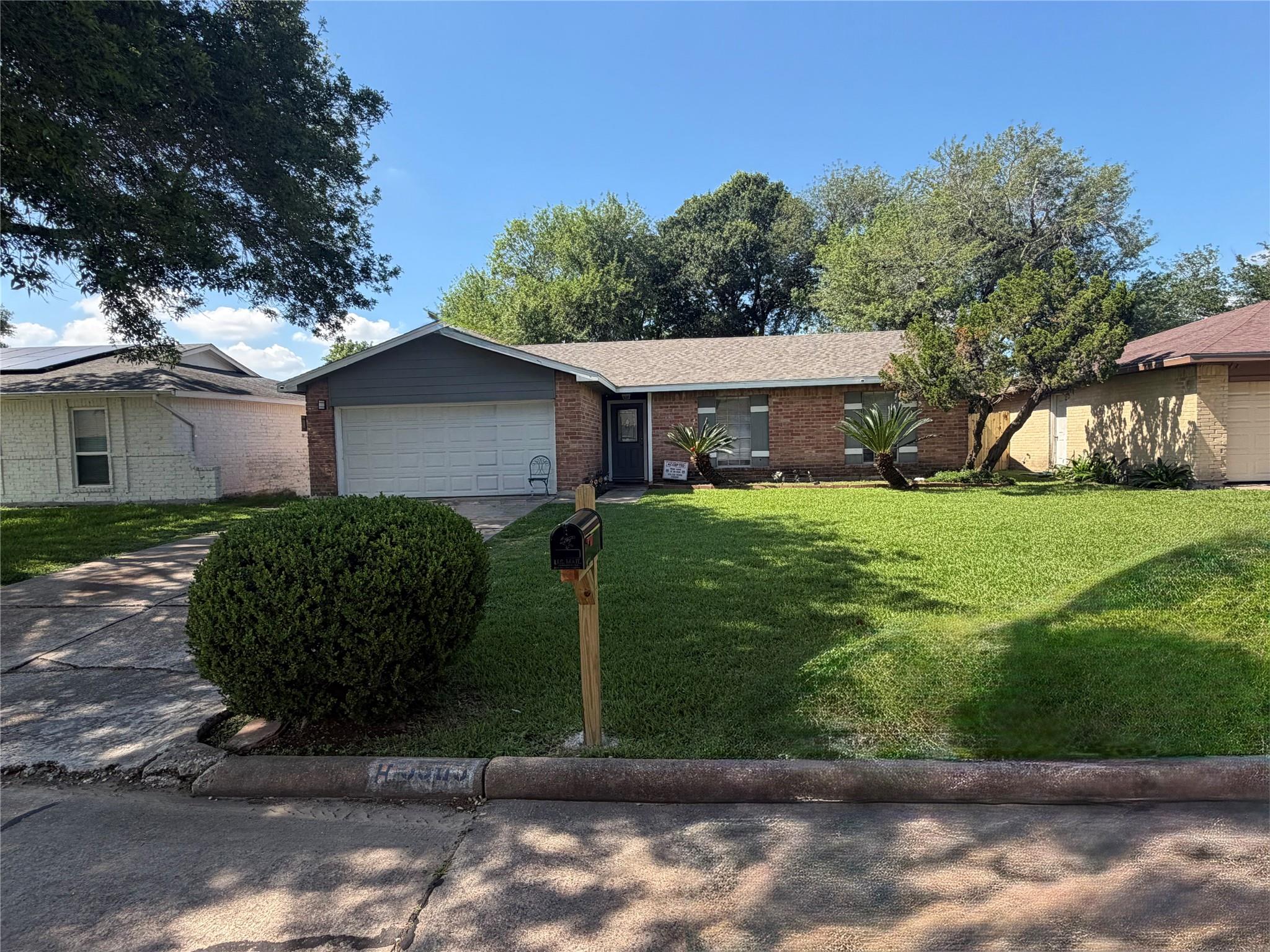 9909 Cardinal St, La Porte, TX 77571