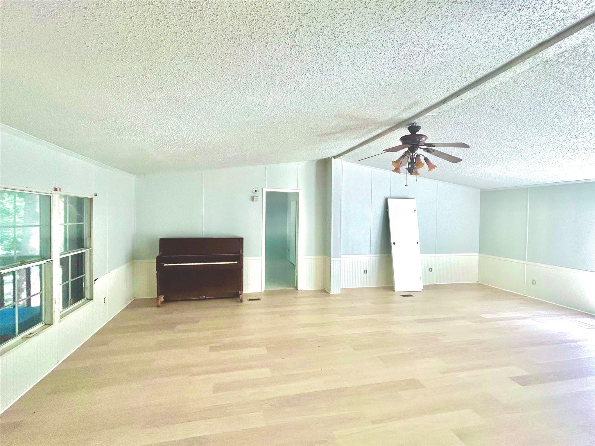 11692 W Old Oak Trl, Willis, TX 77378 photo