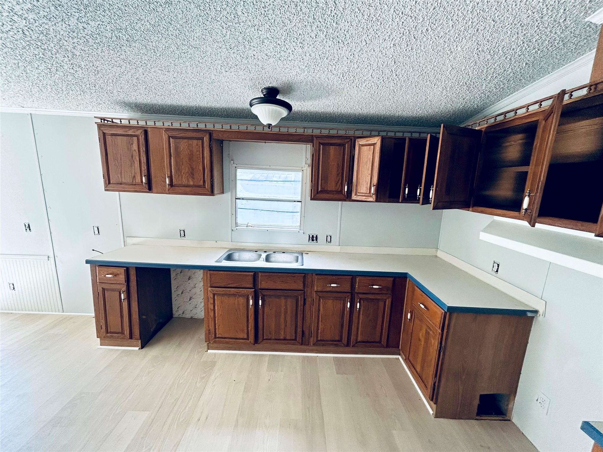 11692 W Old Oak Trl, Willis, TX 77378 photo