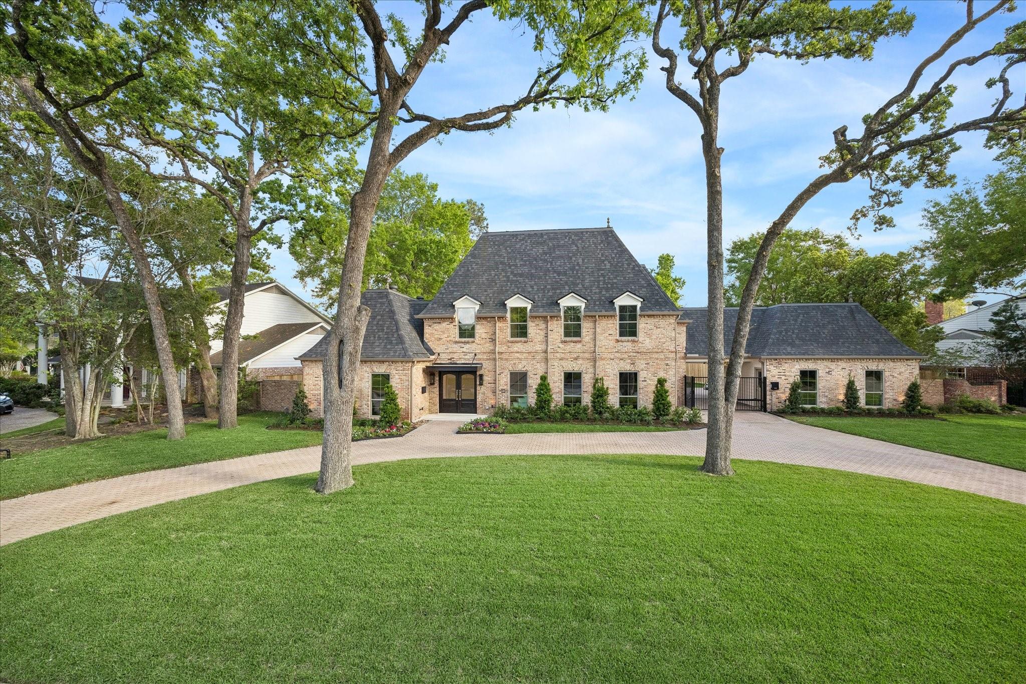 620 Stoneleigh Dr, Houston, TX 77079