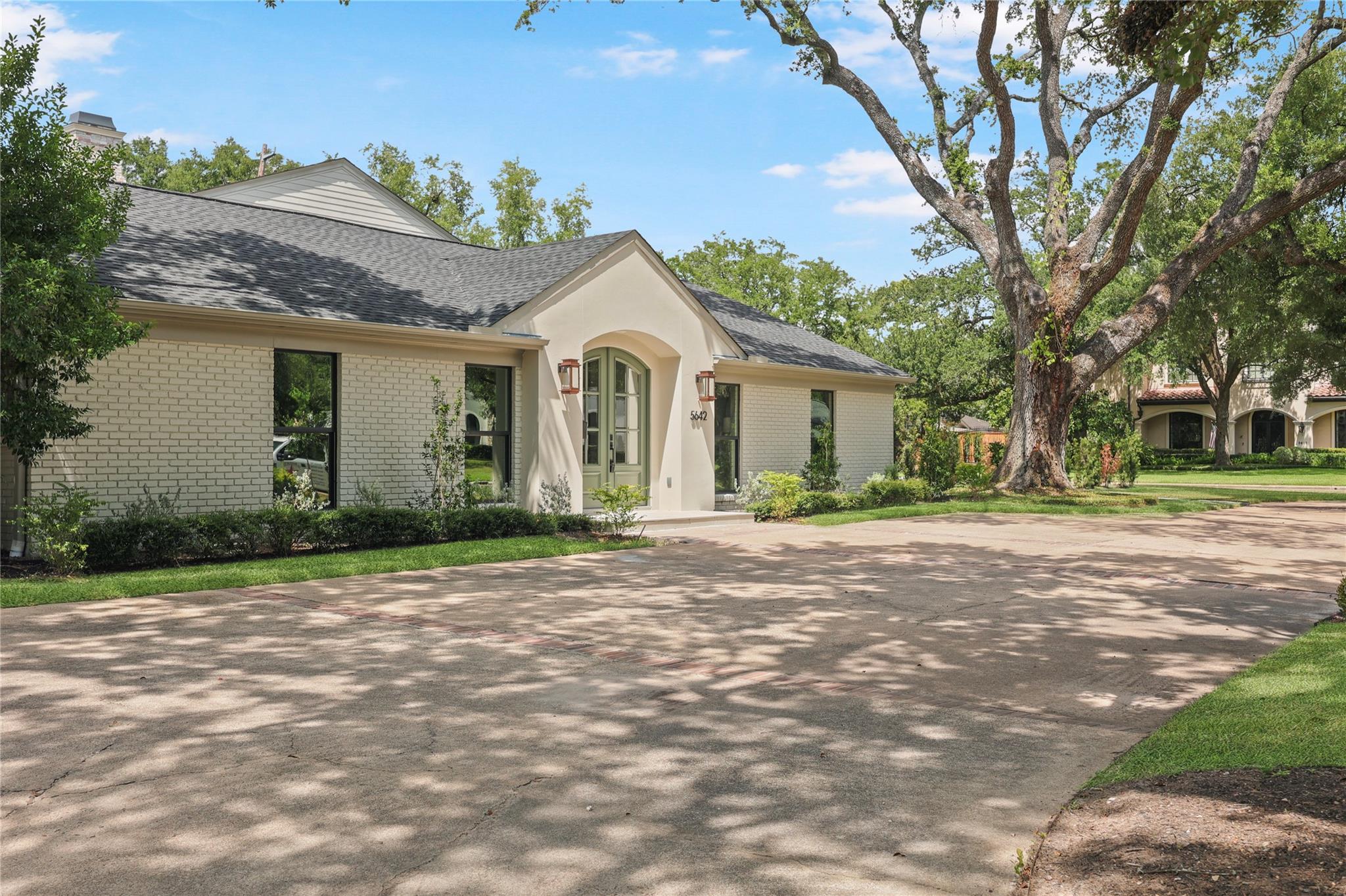 5642 Pine Forest Rd, Houston, TX 77056
