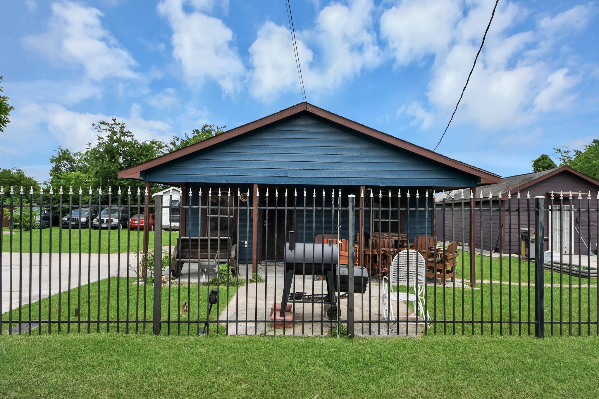 8227 Chadwick St, Houston, TX 77029