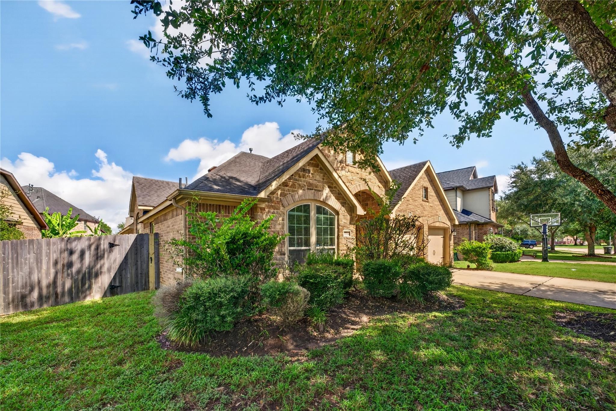 6302 Falling Briar Ln, Sugar Land, TX 77479 photo