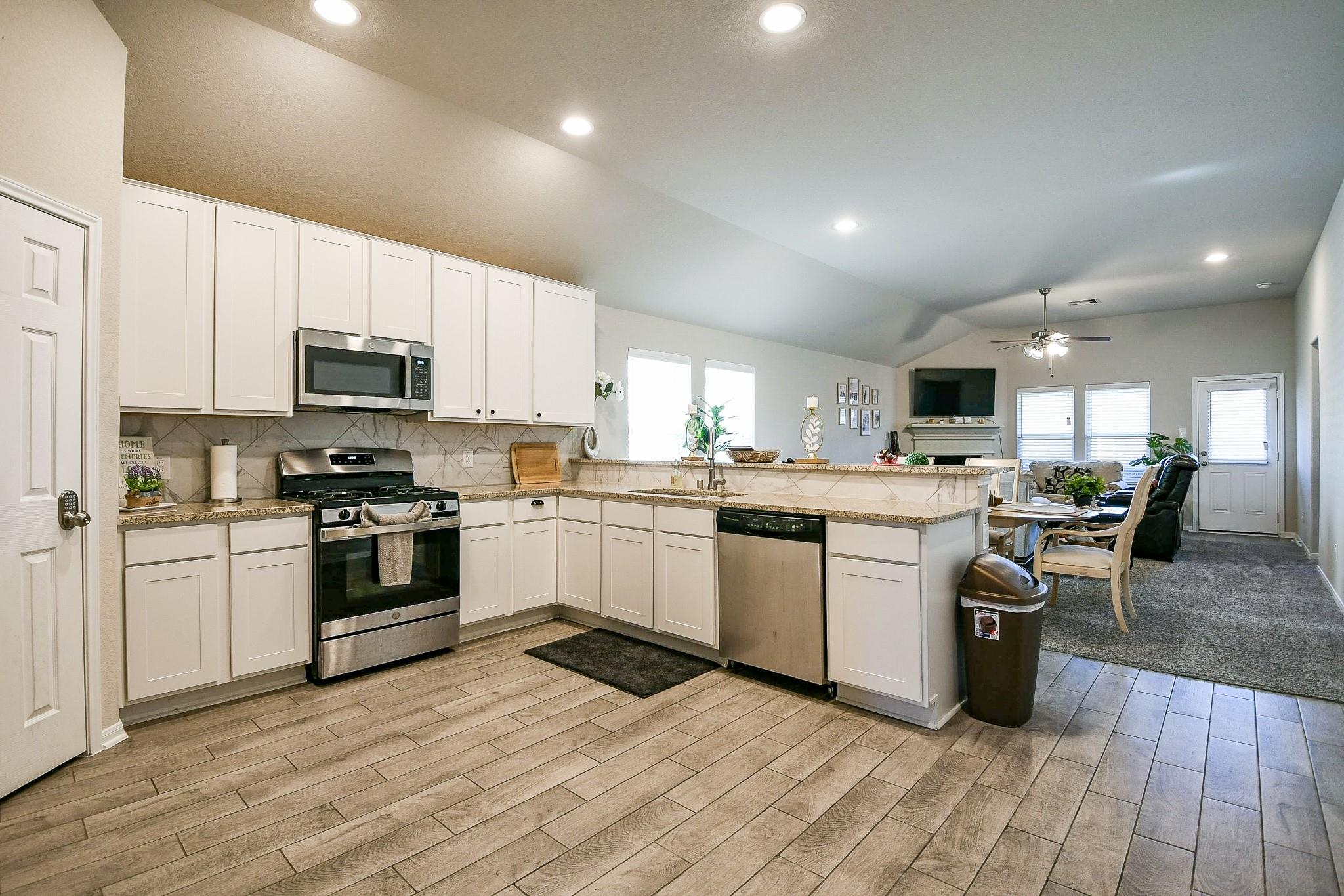 2211 Bright Sunrise Trl, Fresno, TX 77545 photo