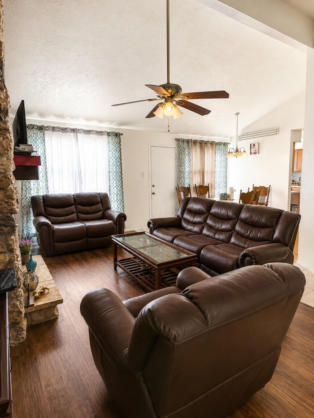 7819 Breda Dr, Baytown, TX 77521 photo