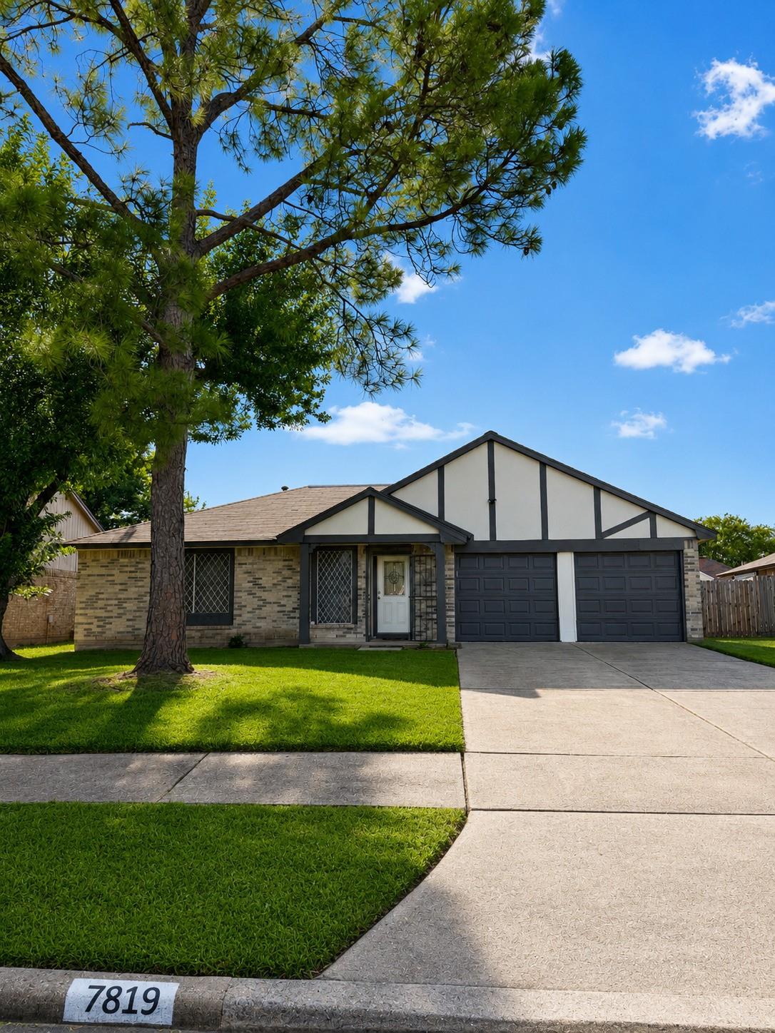 7819 Breda Dr, Baytown, TX 77521