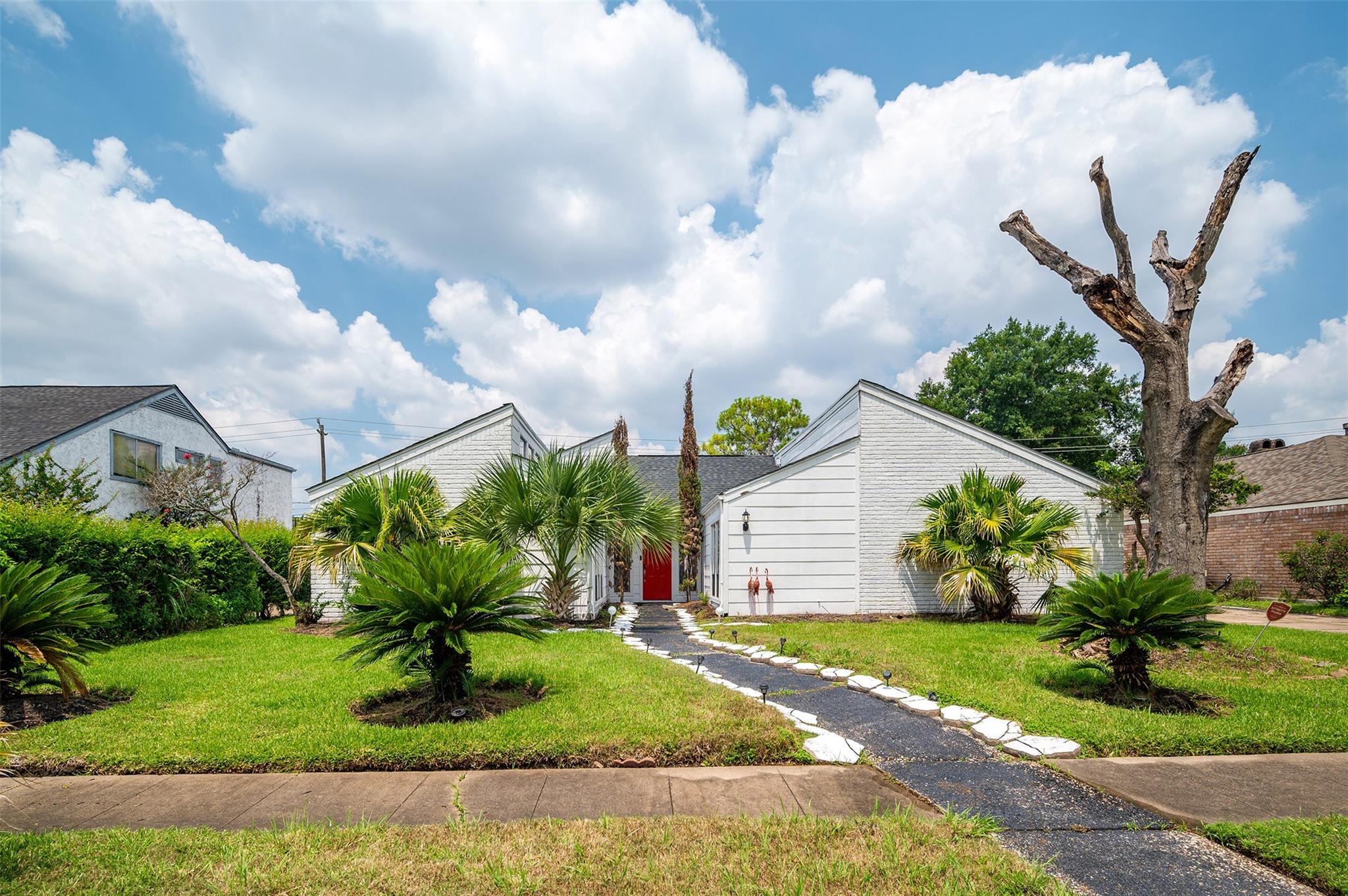 10730 Braes Bayou Dr, Houston, TX 77071