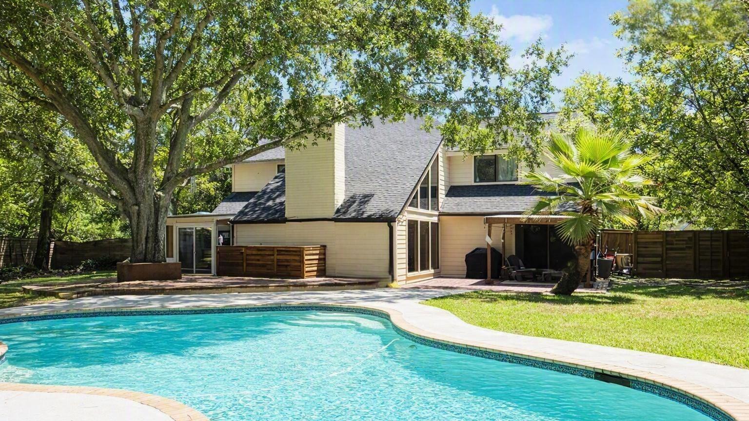 1602 Big Lake Dr, Houston, TX 77077