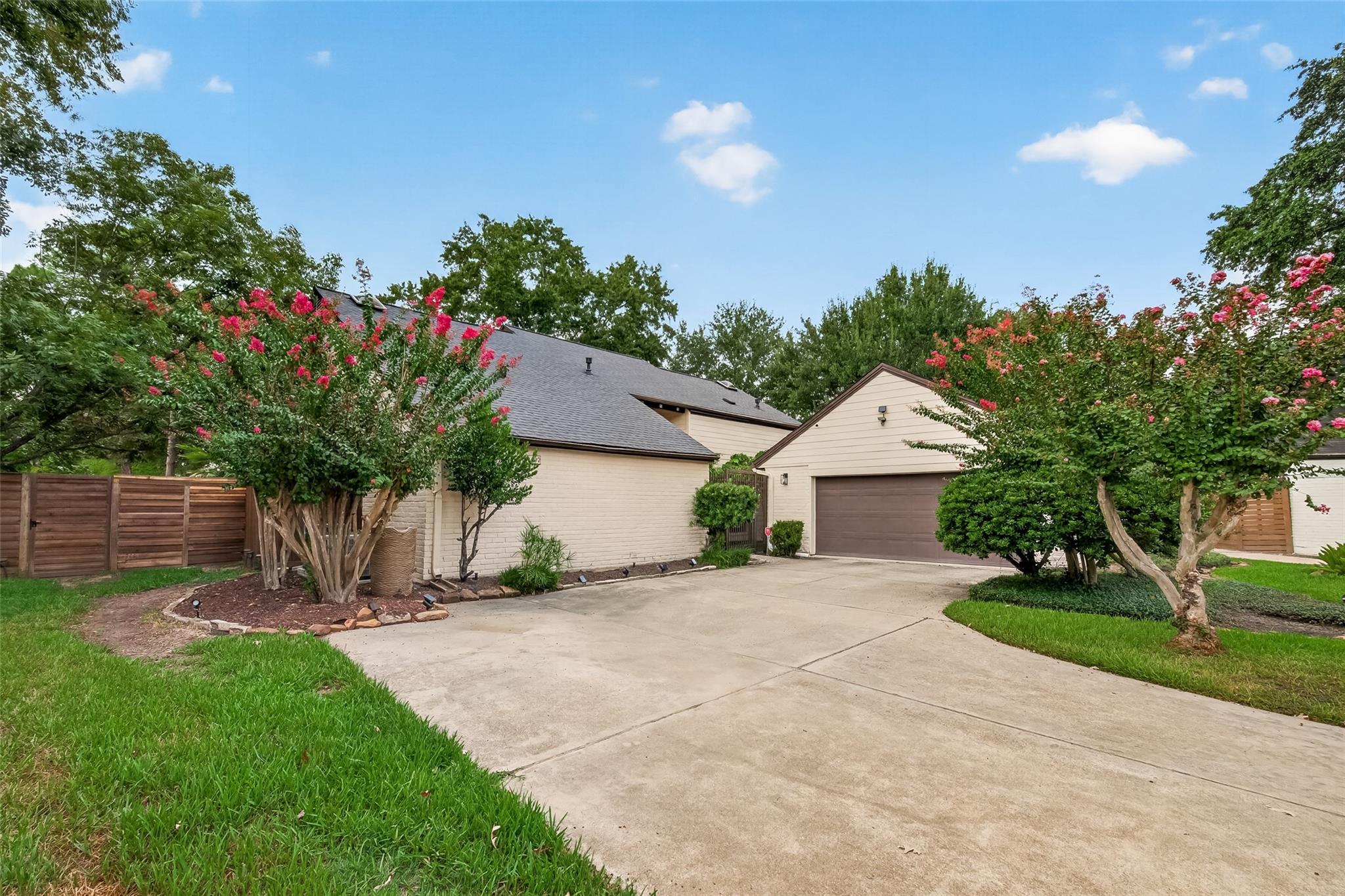 1602 Big Lake Dr, Houston, TX 77077 photo