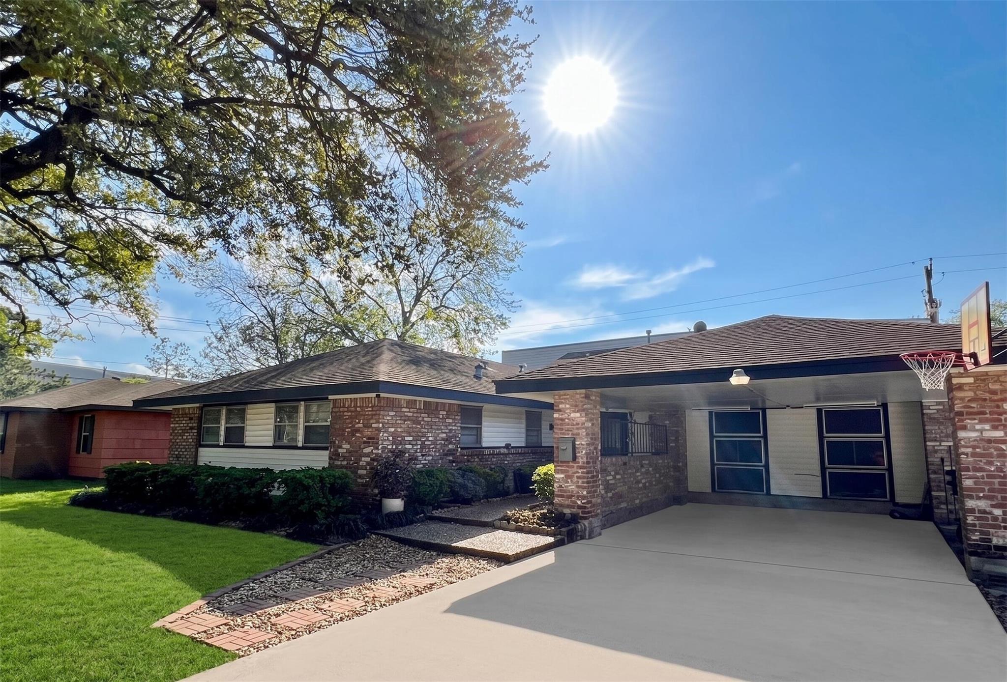 2107 Restridge Dr, Houston, TX 77055