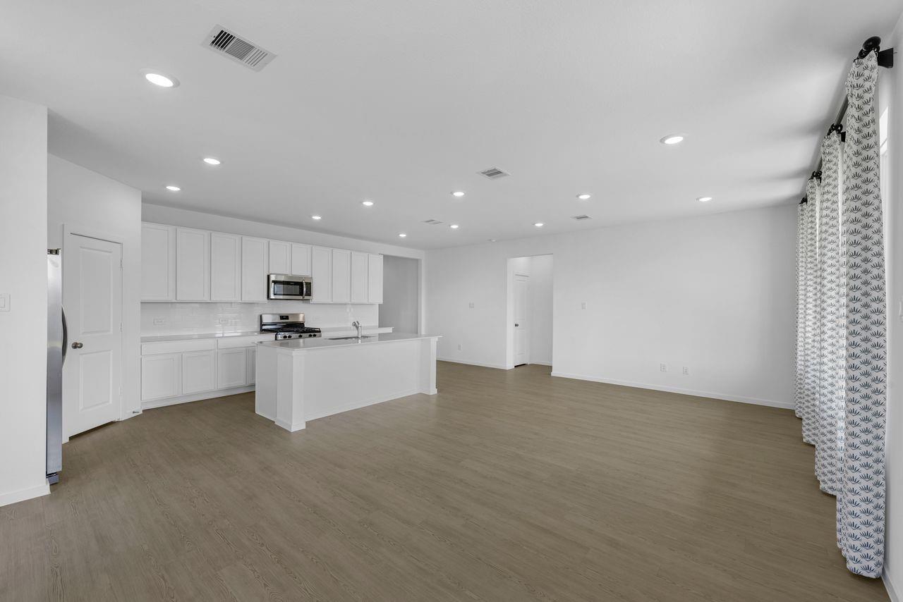 12 Robin Ct, Angleton, TX 77515 photo