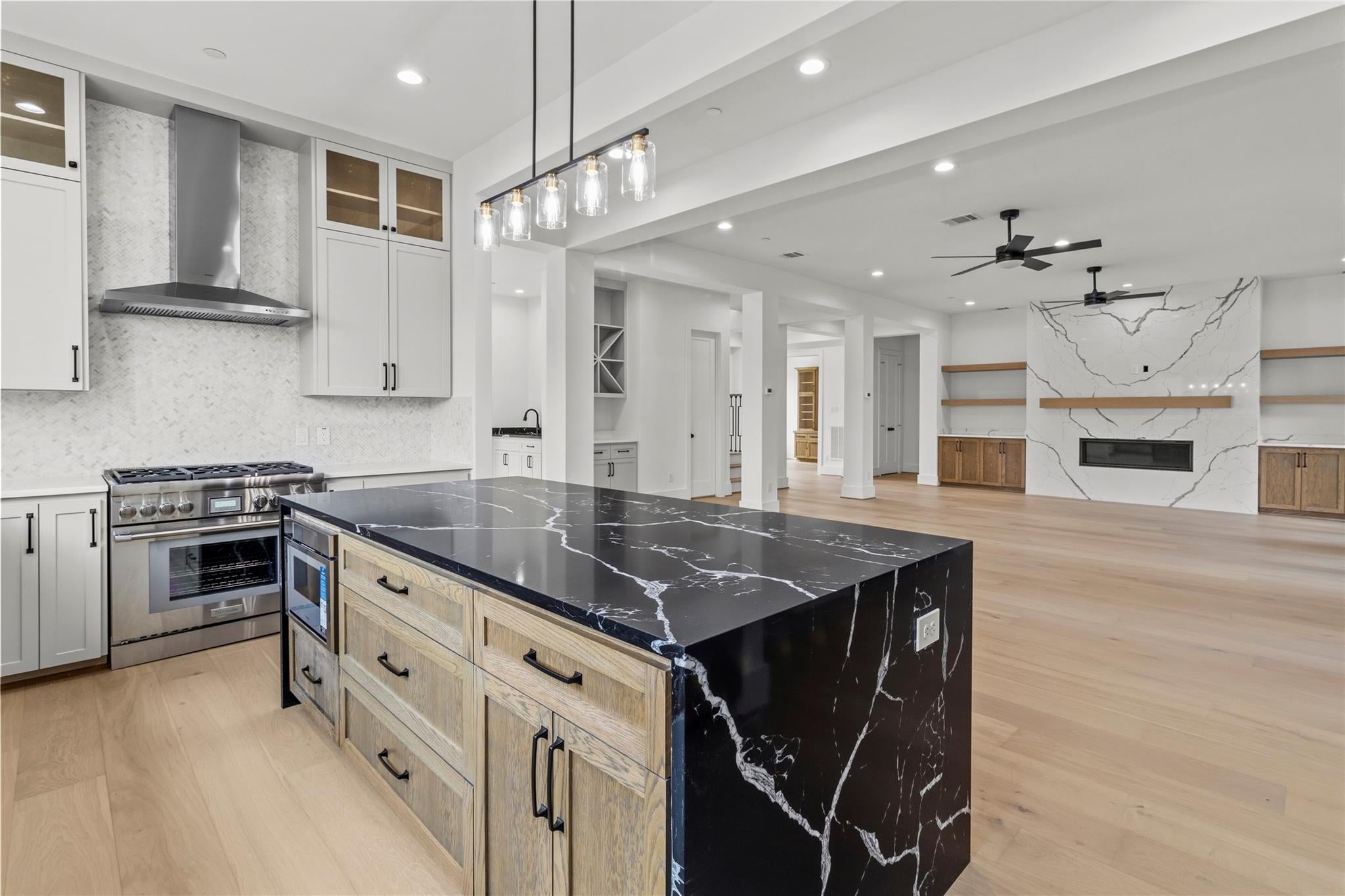 5009 Holt St, Bellaire, TX 77401 photo