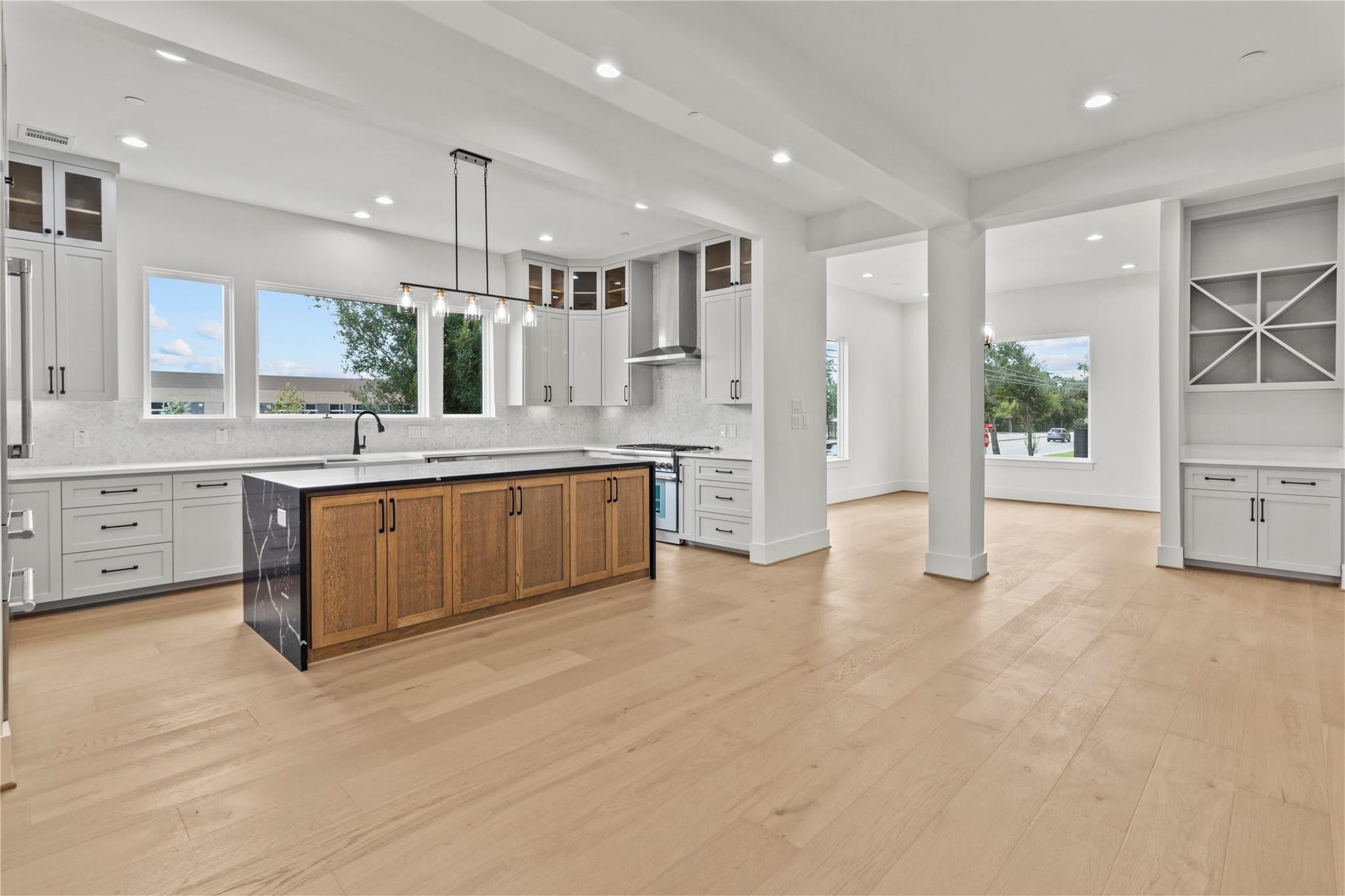 5009 Holt St, Bellaire, TX 77401 photo