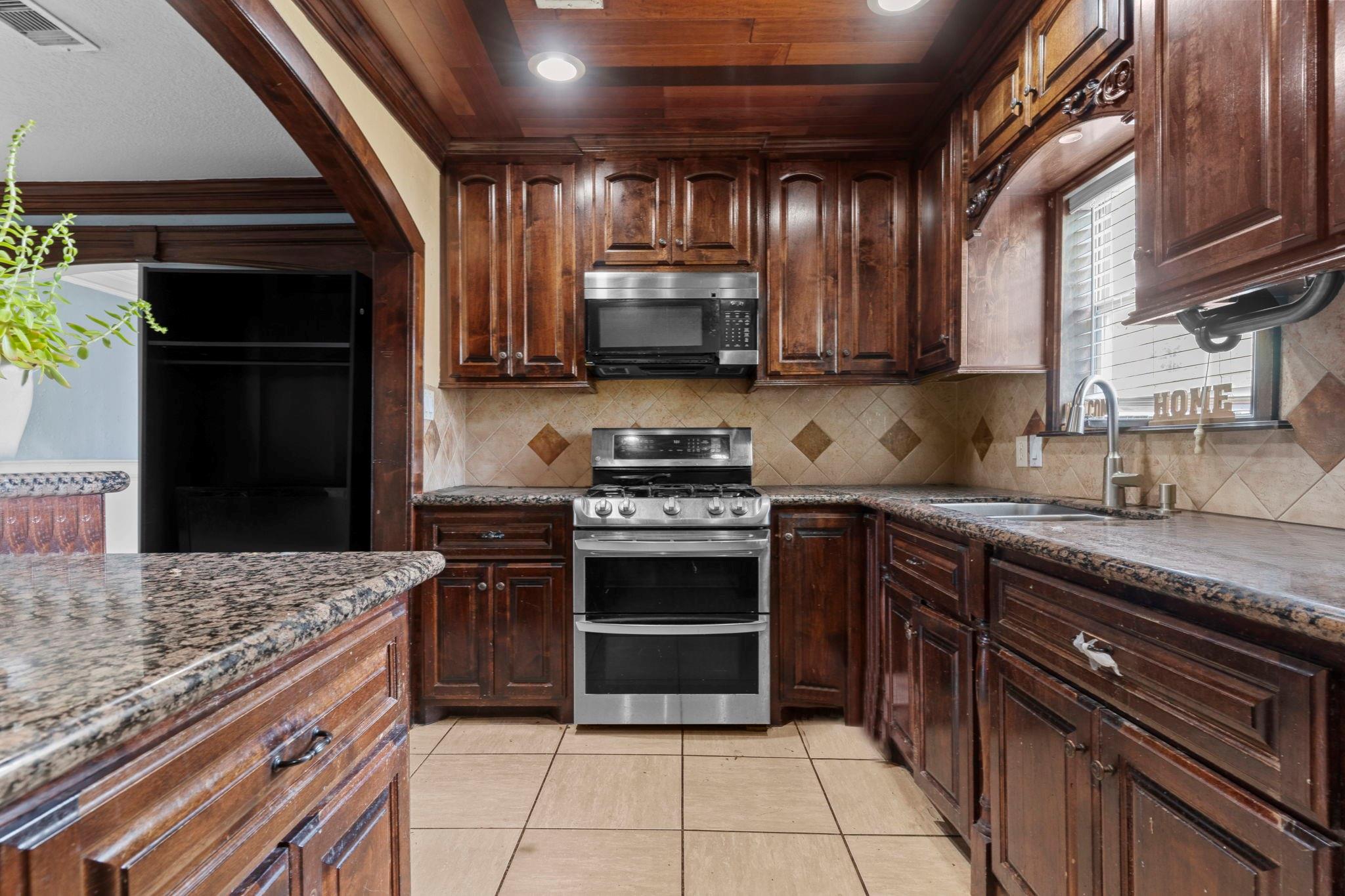 8205 Appleton, Houston, TX 77022 photo