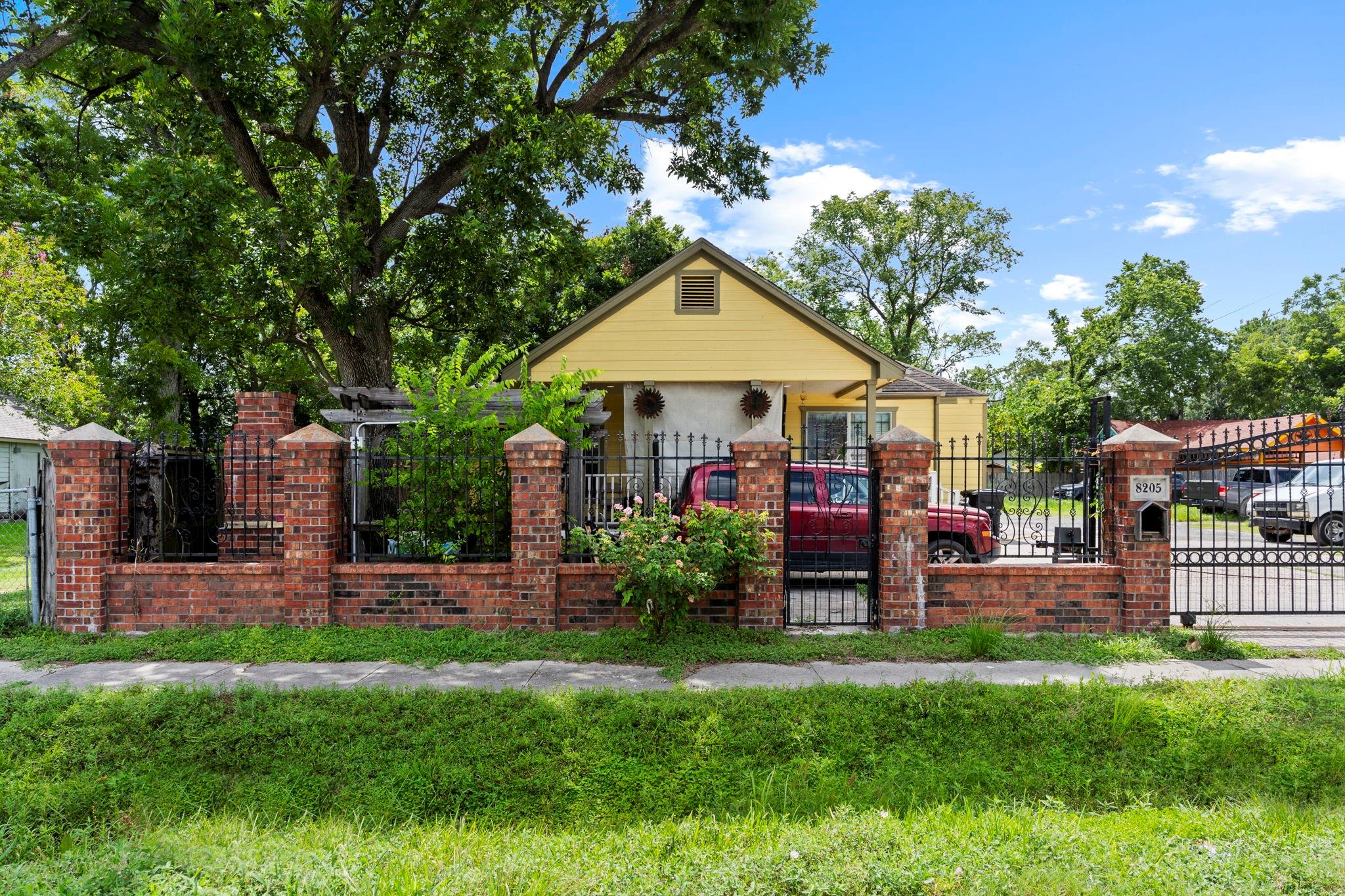 8205 Appleton, Houston, TX 77022