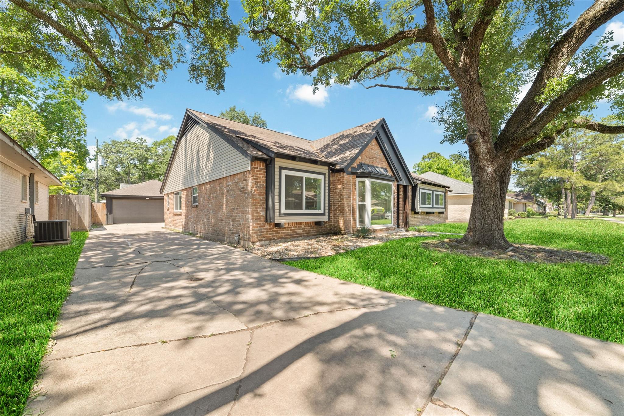 5950 Dumfries Dr, Houston, TX 77096 photo