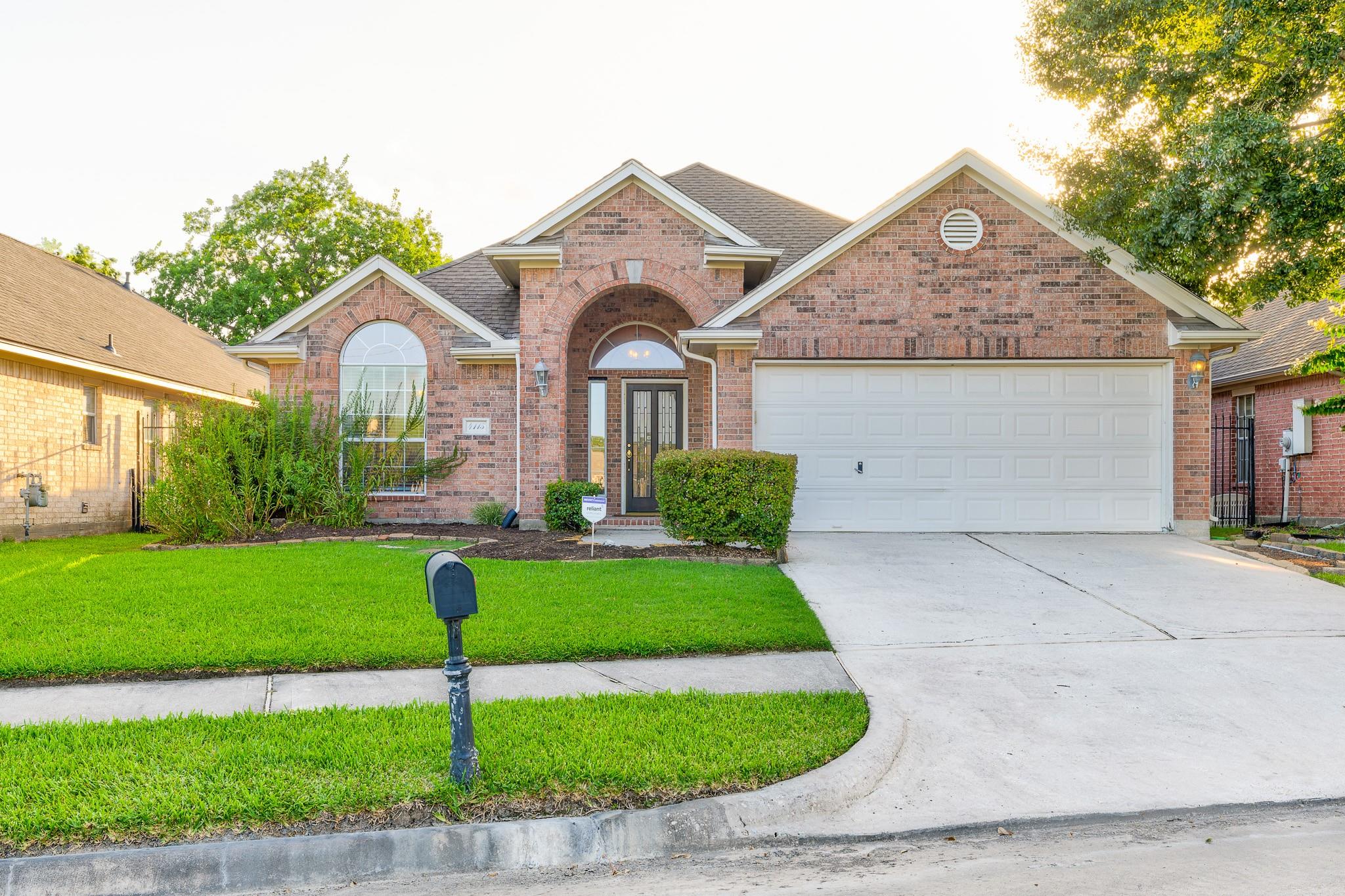 4115 Applerock Dr, Baytown, TX 77521