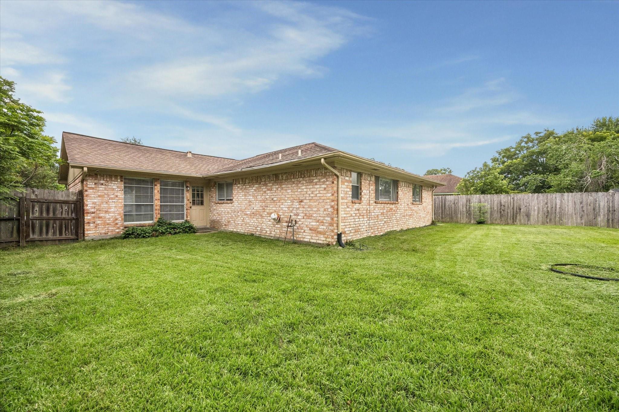 2011 Victoria Ct, League City, TX 77573 photo