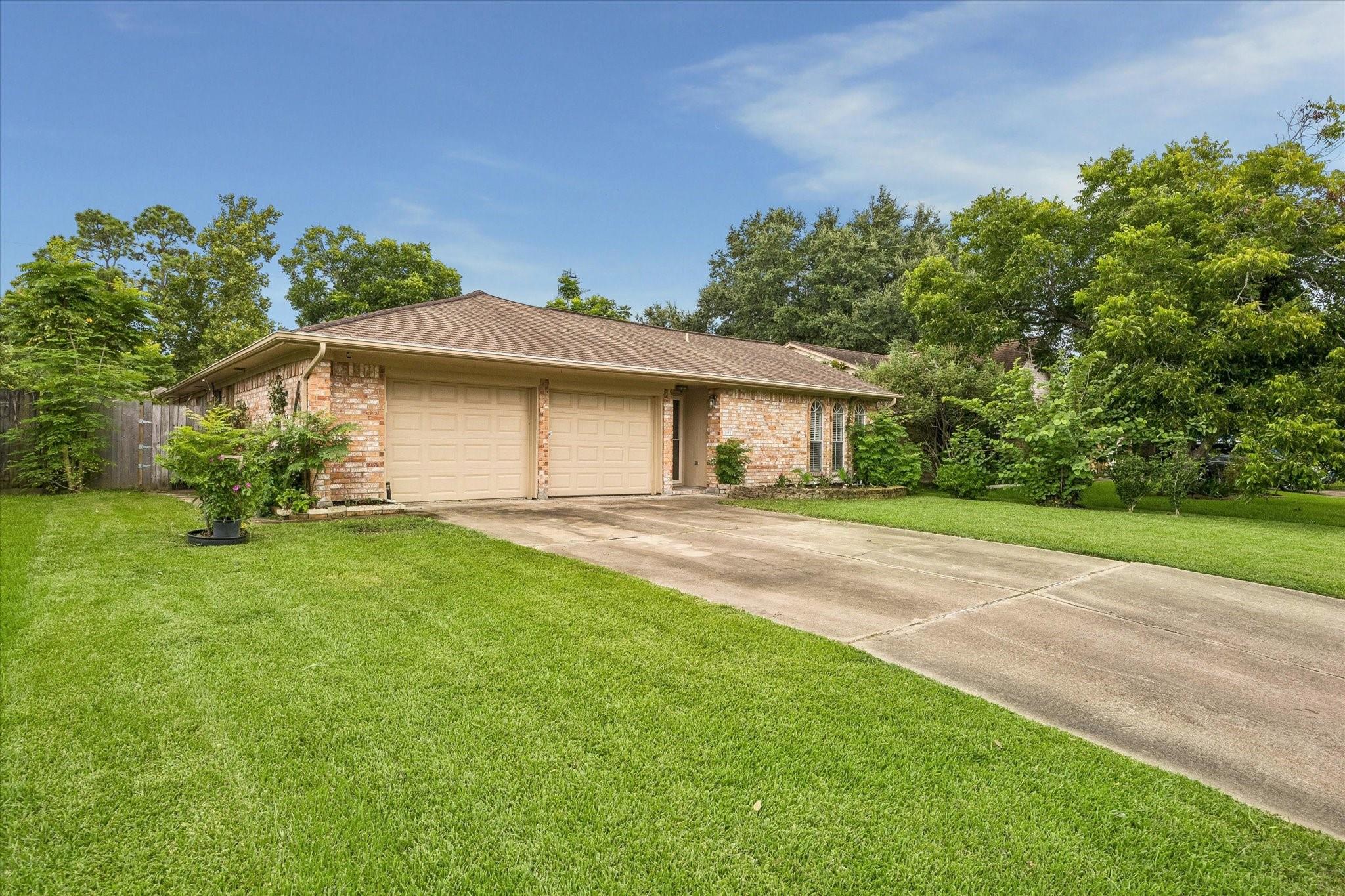 2011 Victoria Ct, League City, TX 77573 photo