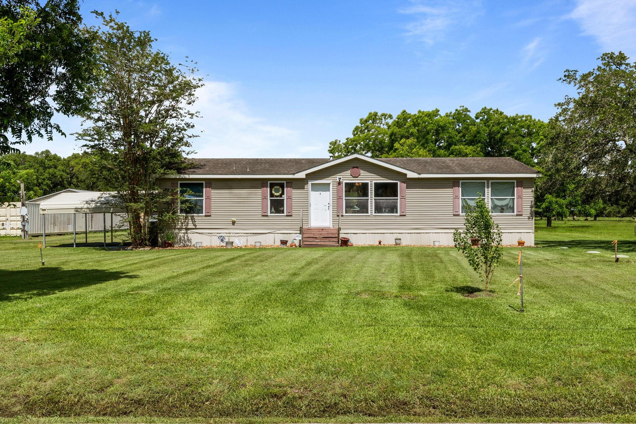 468 County Road 545, Alvin, TX 77511