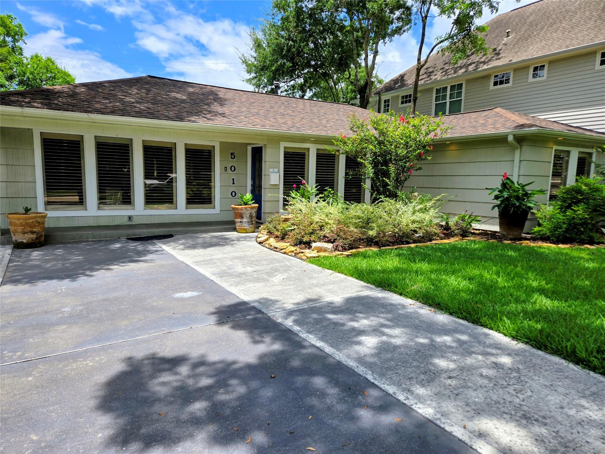 5010 Mayfair St, Bellaire, TX 77401
