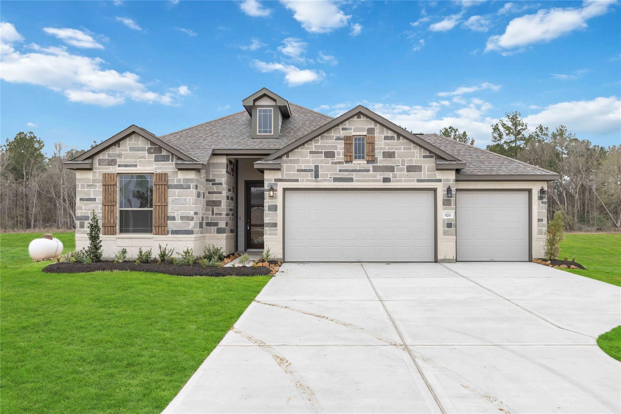 520 Barton Place Dr, Arlington, TX 77327