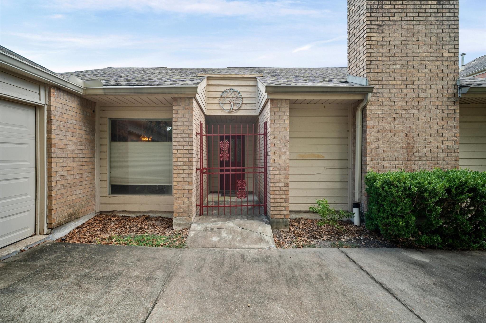 1034 Coachlight Dr, Houston, TX 77077 photo