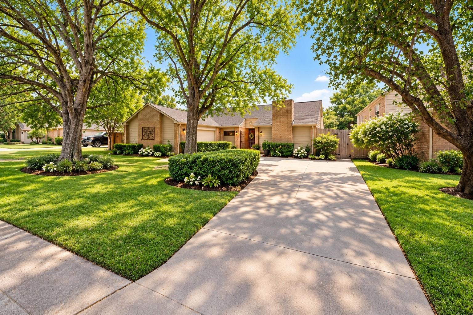 1034 Coachlight Dr, Houston, TX 77077