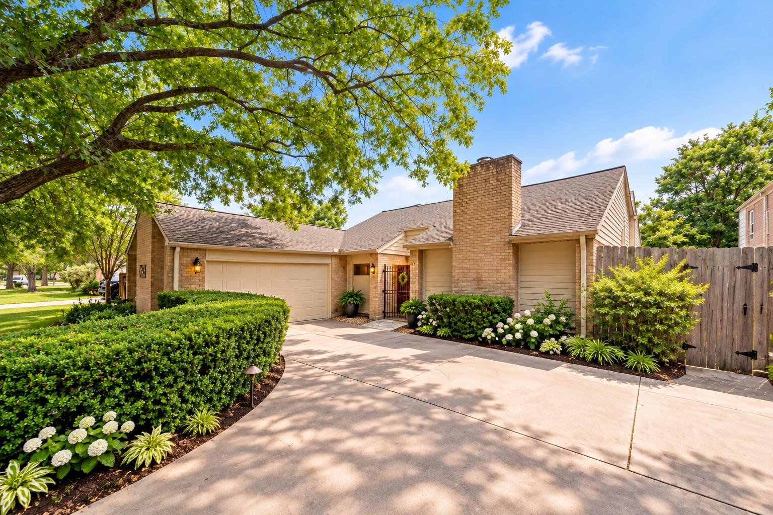 1034 Coachlight Dr, Houston, TX 77077 photo