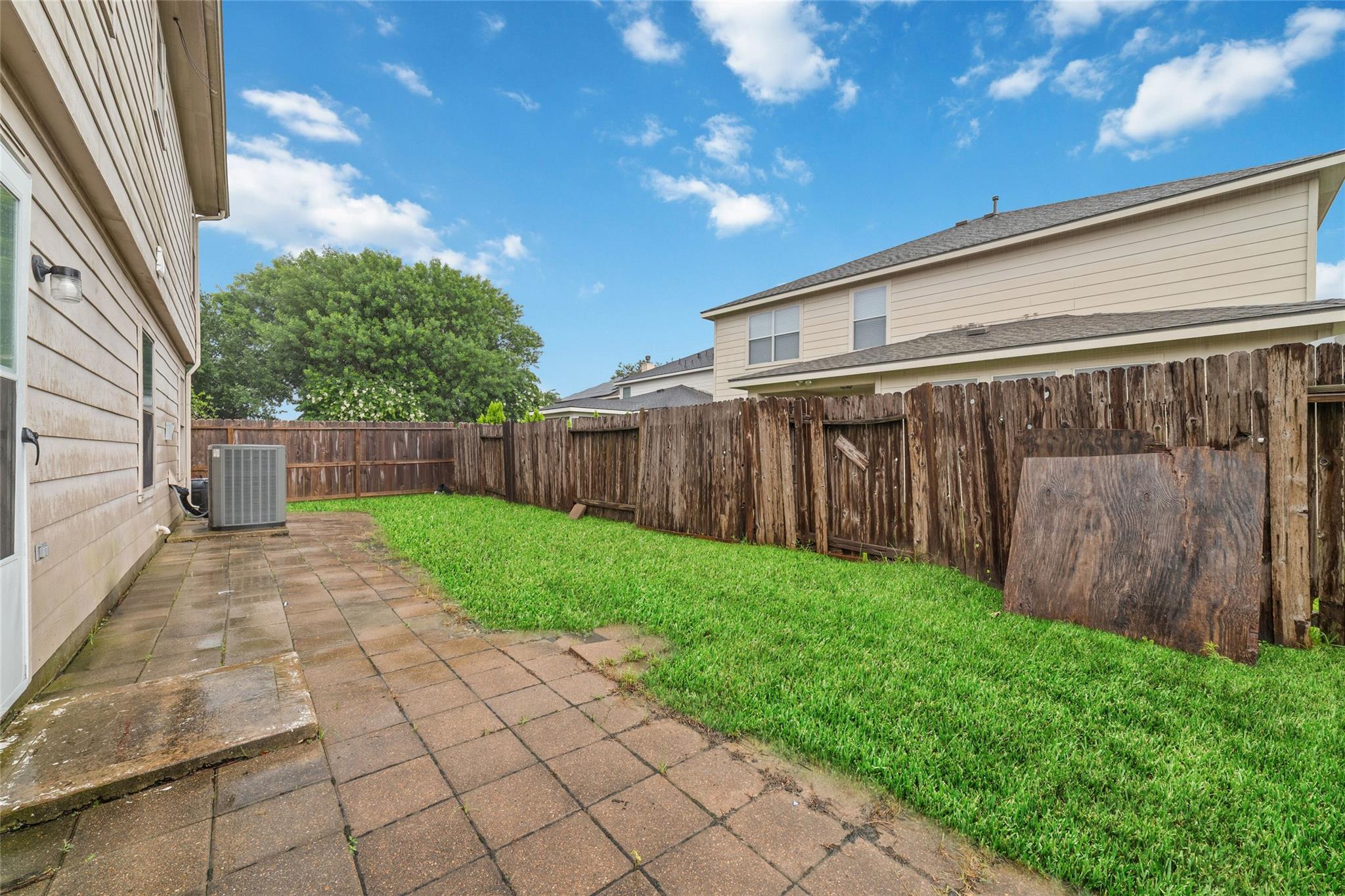 527 Remington Point Ct, Houston, TX 77073 photo
