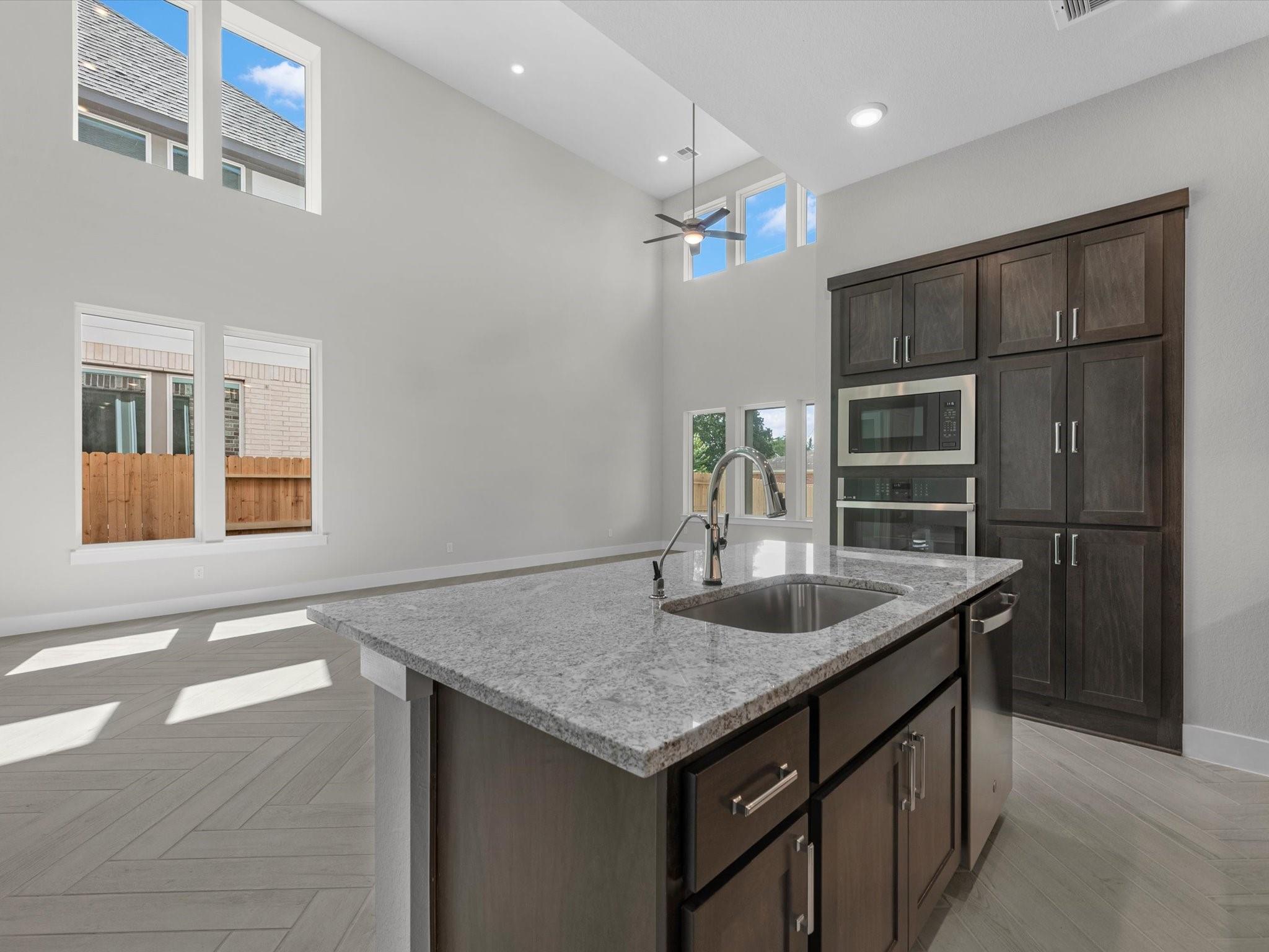 17827 Quartz Spring Ln, Tomball, TX 77377 photo