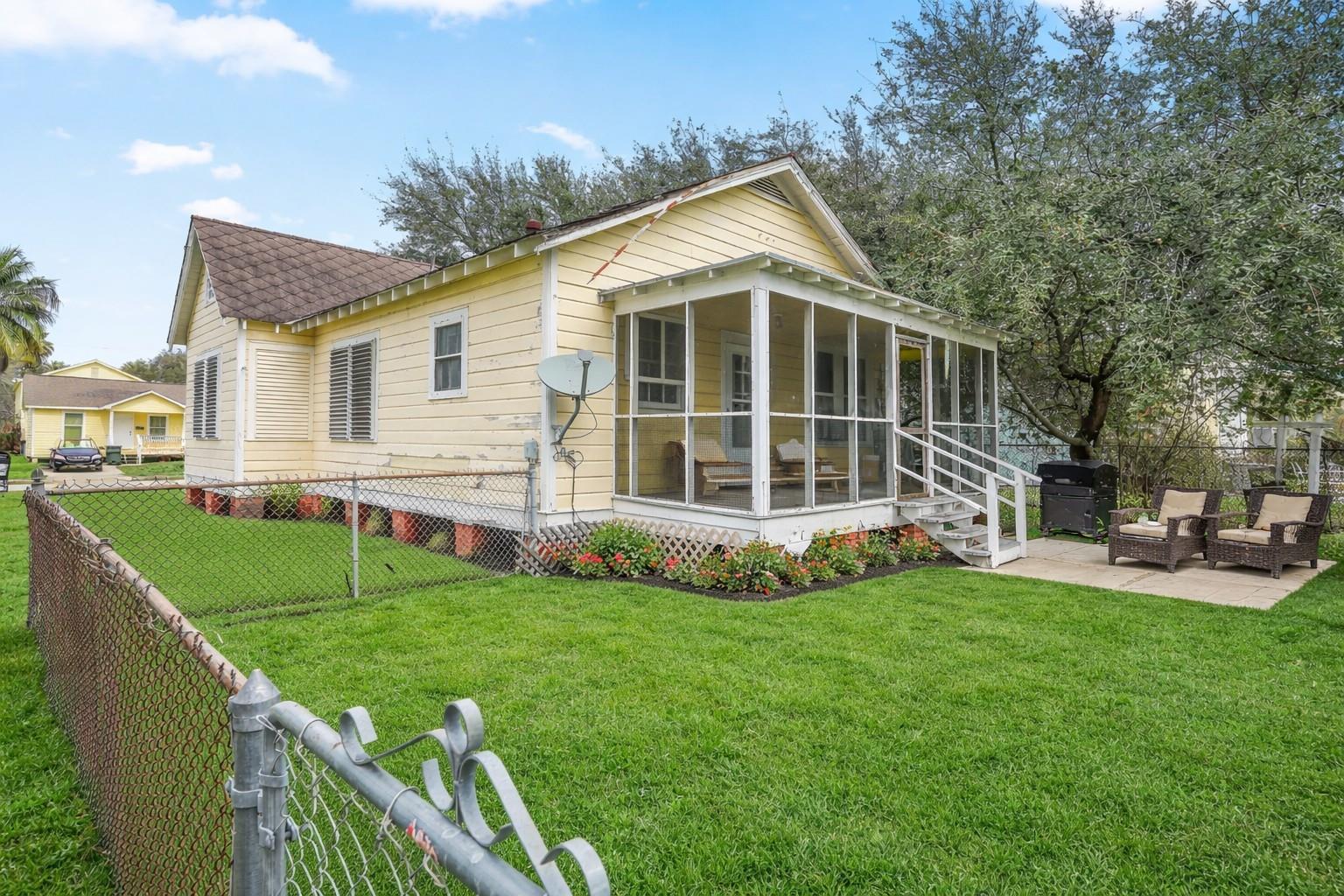 5127 Bernardo De Galvez, Galveston, TX 77551 photo