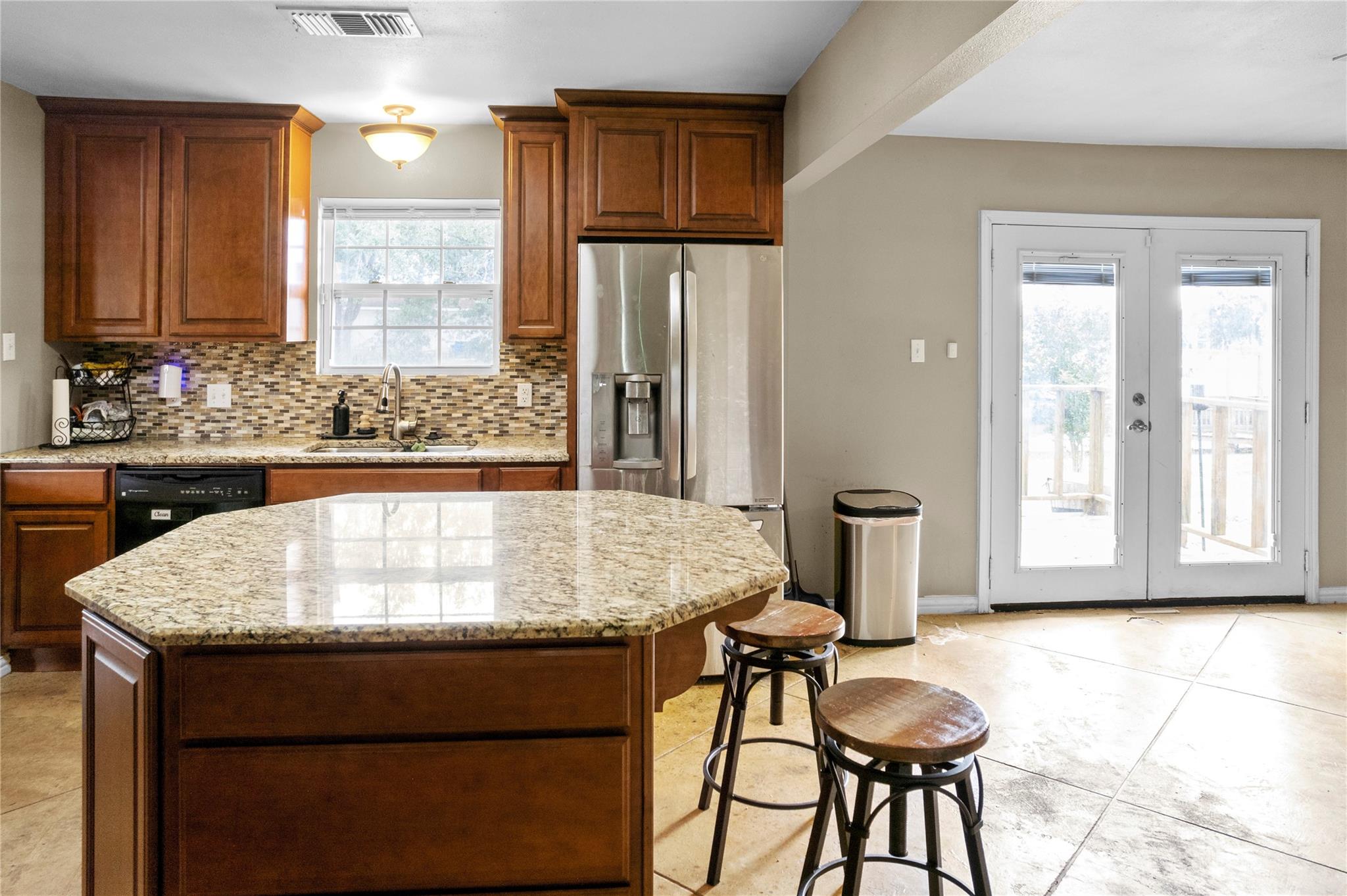 214 Yaupon Dr, Baytown, TX 77520 photo
